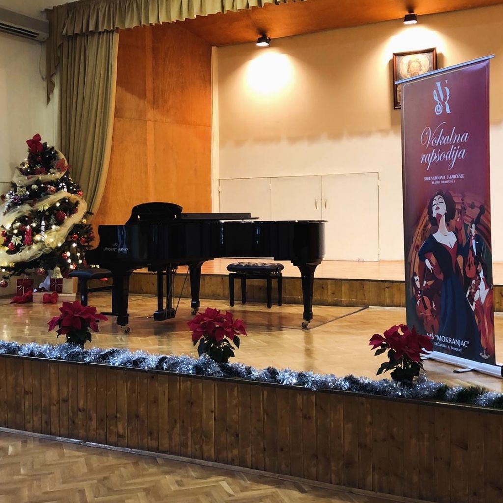 Završen prvi dan Međunarodnog takmičenja mladih solo pevača „Vokalna rapsodija“